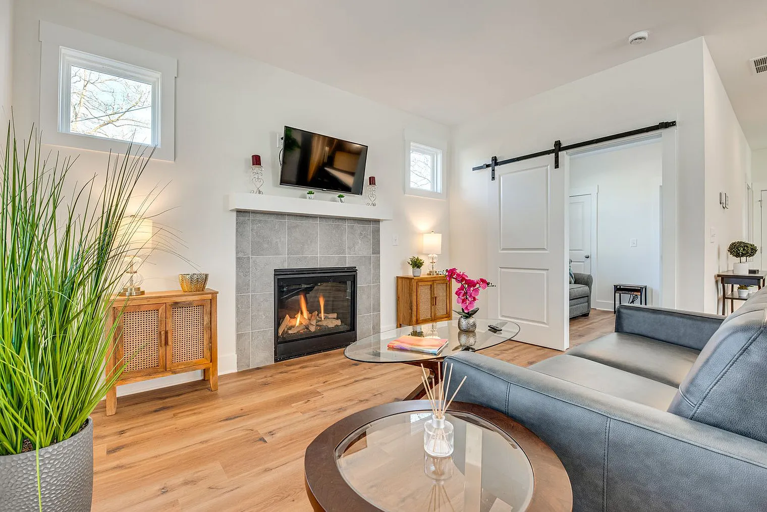 4 bed, 3.0 bath, 1593 sqft, $6,617 — Photo 3