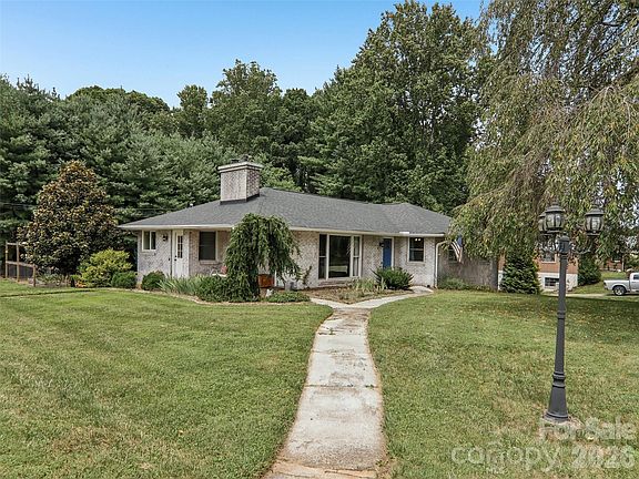 3rd image of 851 Sand Hill Rd