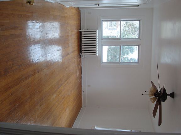 5th image of 121 Sweetfield Cir