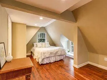 Upstairs bedroom suite.