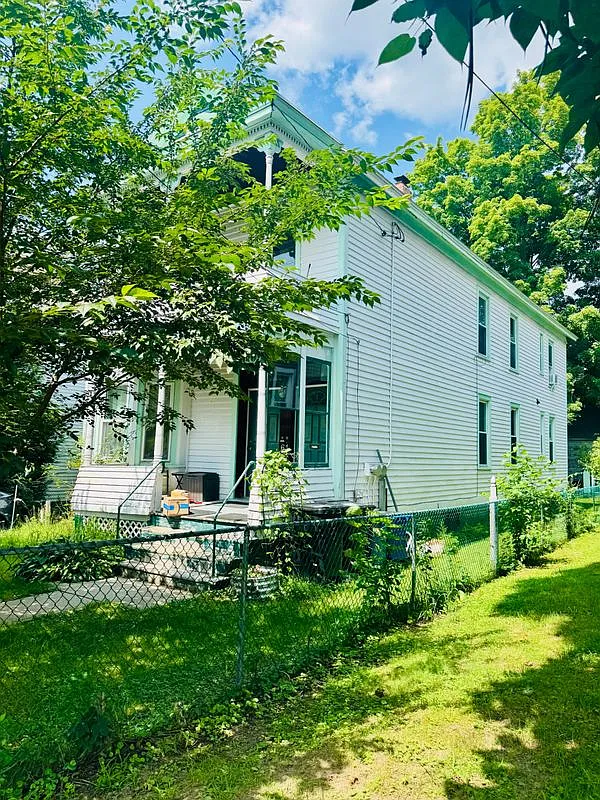 3 bed, 1.0 bath, 1200 sqft, $1,725 — Photo 2
