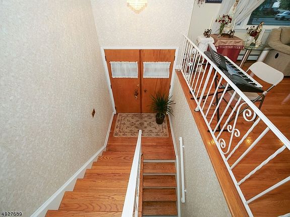 3rd image of 14 Glen Ave