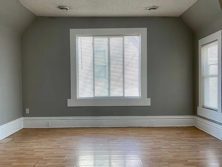 973 Geranium Ave E — Photo 3
