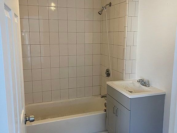 4th image of 12-14 Bedford St #4