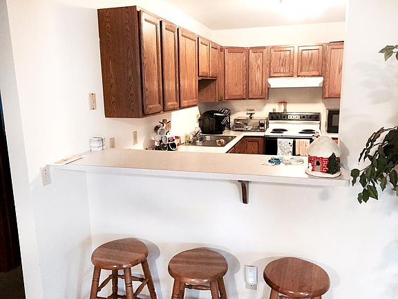 5th image of 916A-916B N Clover Ln