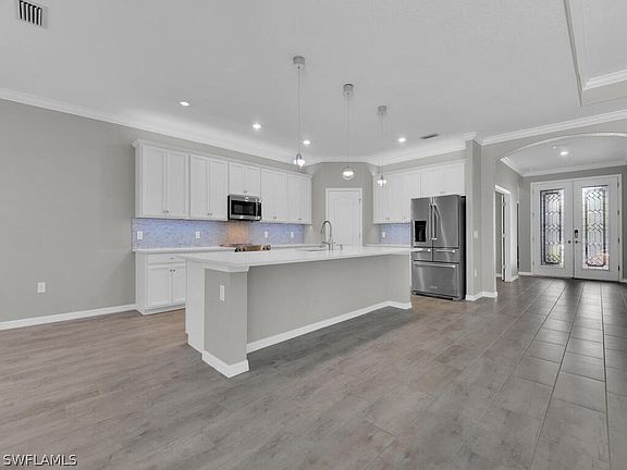 5th image of 10081 Avalon Lake Cir