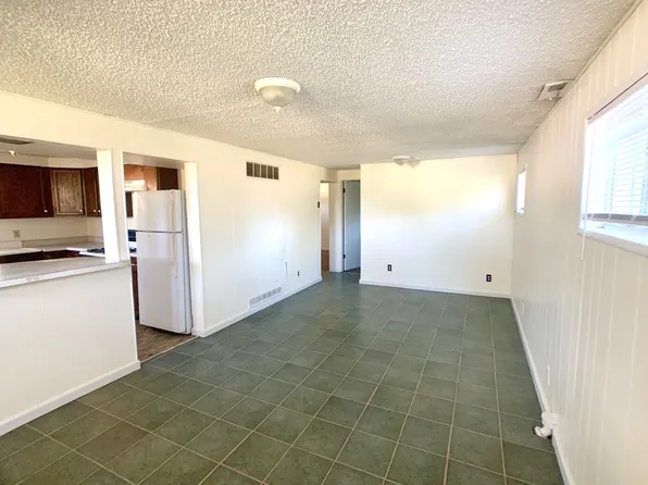 905 9th, 905 9th Ave #1/2, Dodge City, KS 67801