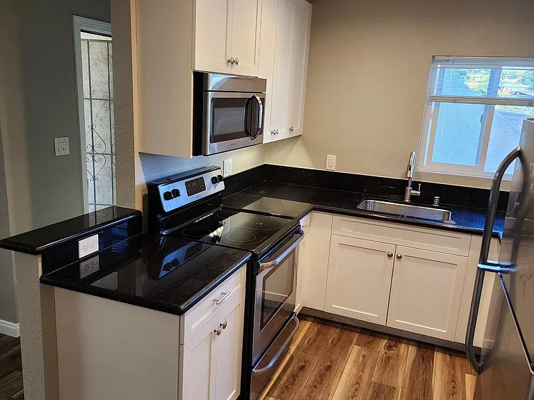 4840 W Mountain View Dr #7 — Photo 2