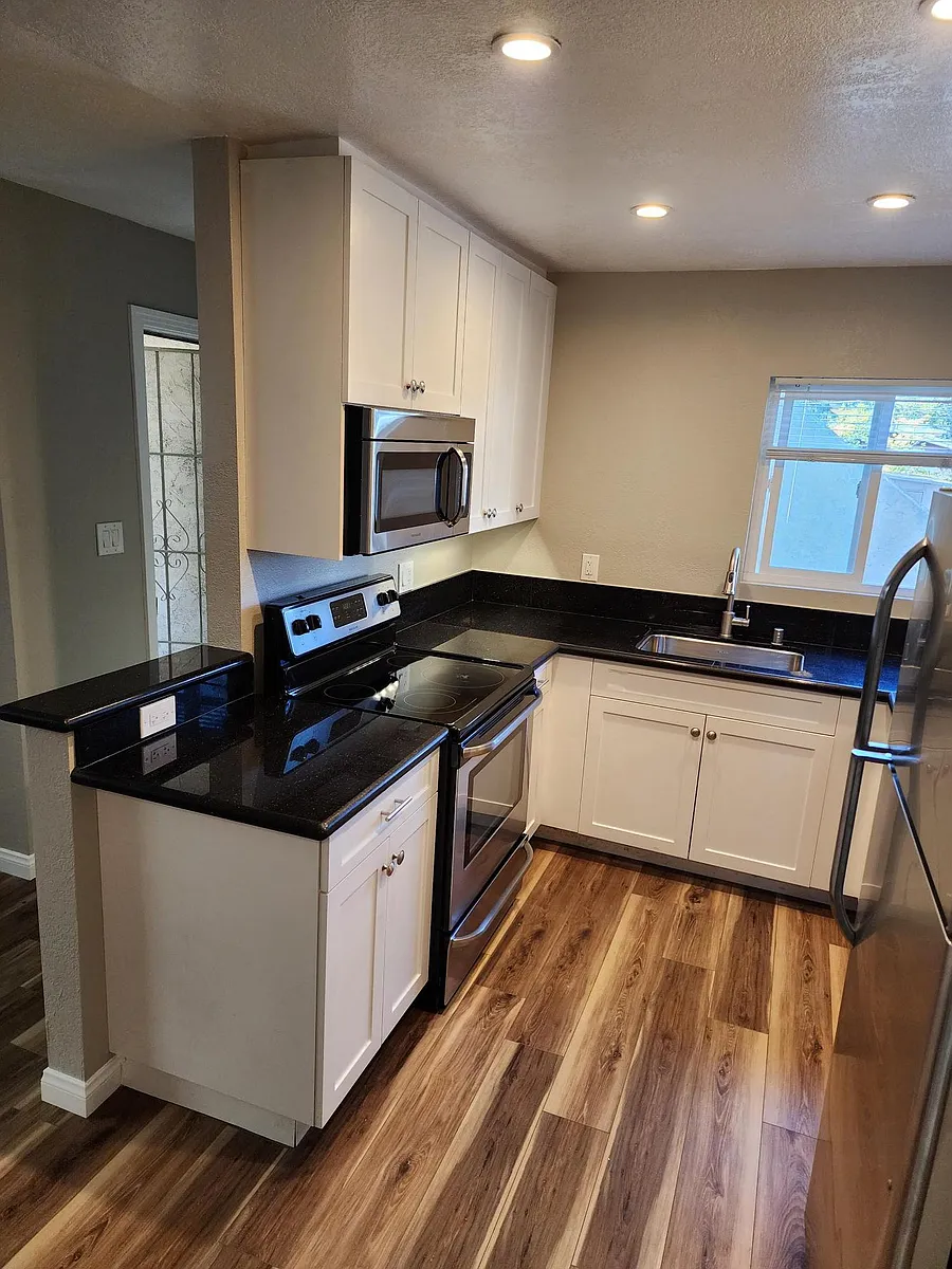 Building Photo - 4840 W Mountain View Dr #7