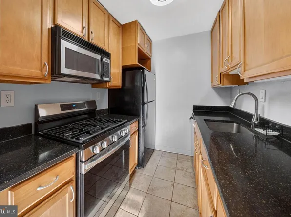 5112 Macarthur Blvd NW APT 209, Washington, DC 20016
