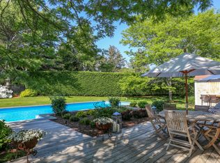 21 Meadowgrass Ln, Southampton, NY 11968