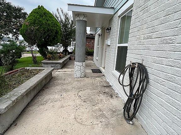 4th image of 4032 E Loyola Dr