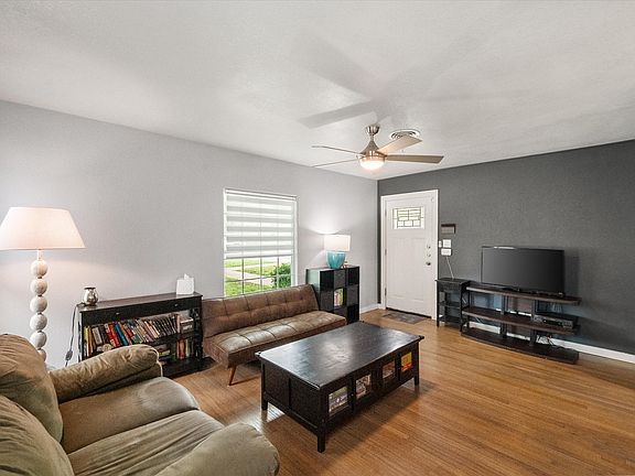 4th image of 2736 Ryan Ave