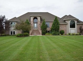 37715 Wildwood Ln, Summit, WI 53066