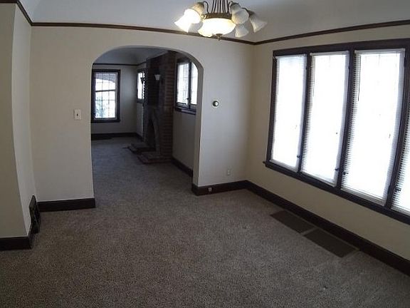 5th image of 4259-4261 Chester Dr