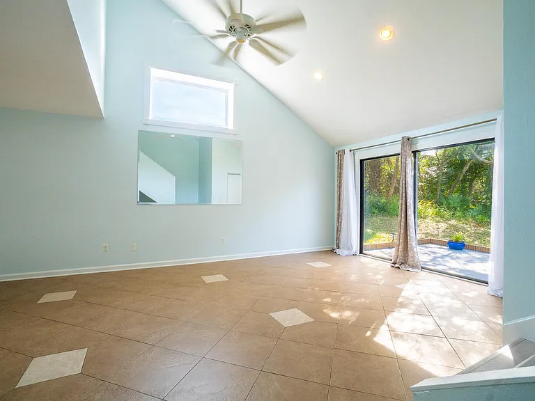 4901 Sandcastle Cir — Photo 10