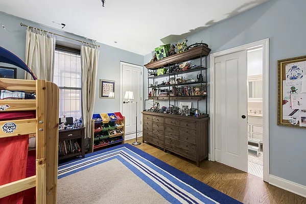 Sold by Nest Seekers International | media 17