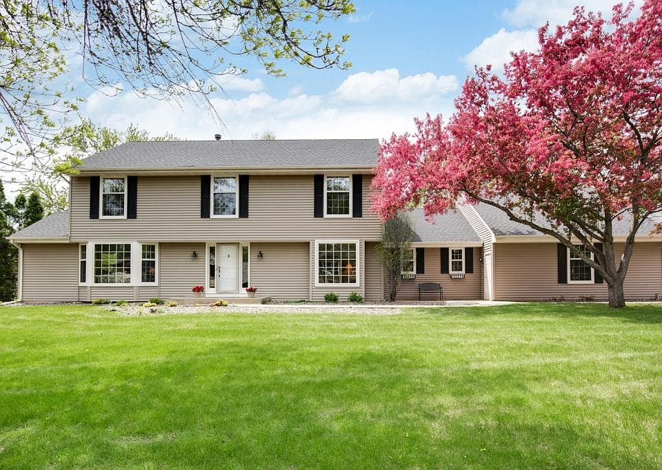 1st image of 3015 Holly Ln N