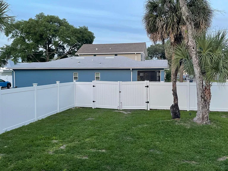 Gate in the backyard has direct access to side street (Owen St)