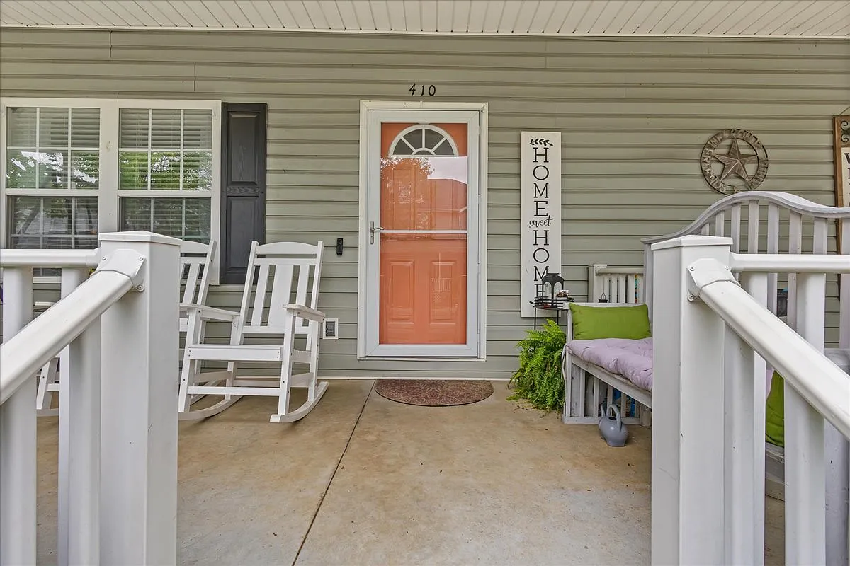 3 bed, 3.5 bath, 1820 sqft, $1,900 — Photo 2