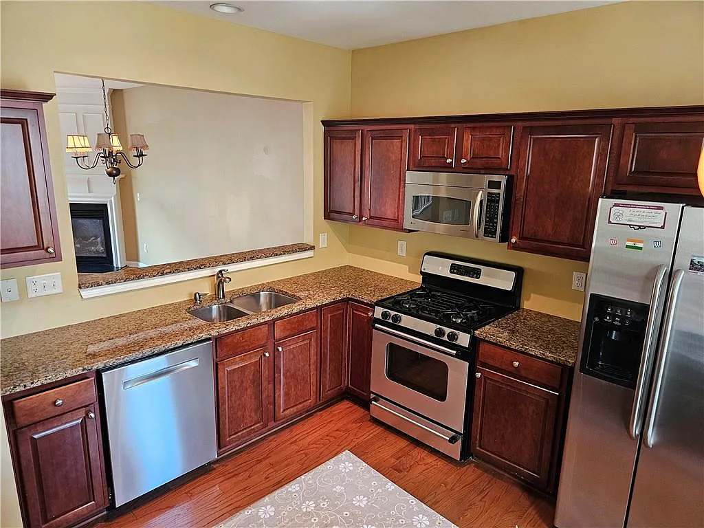 3 bed, 3.5 bath, 1732 sqft, $2,350 — Photo 3
