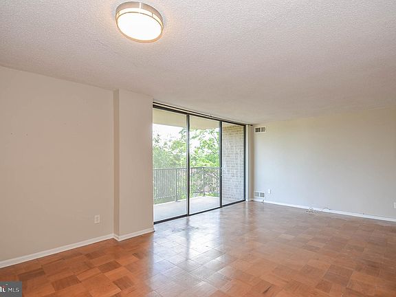 2nd image of 4 Monroe St APT 504