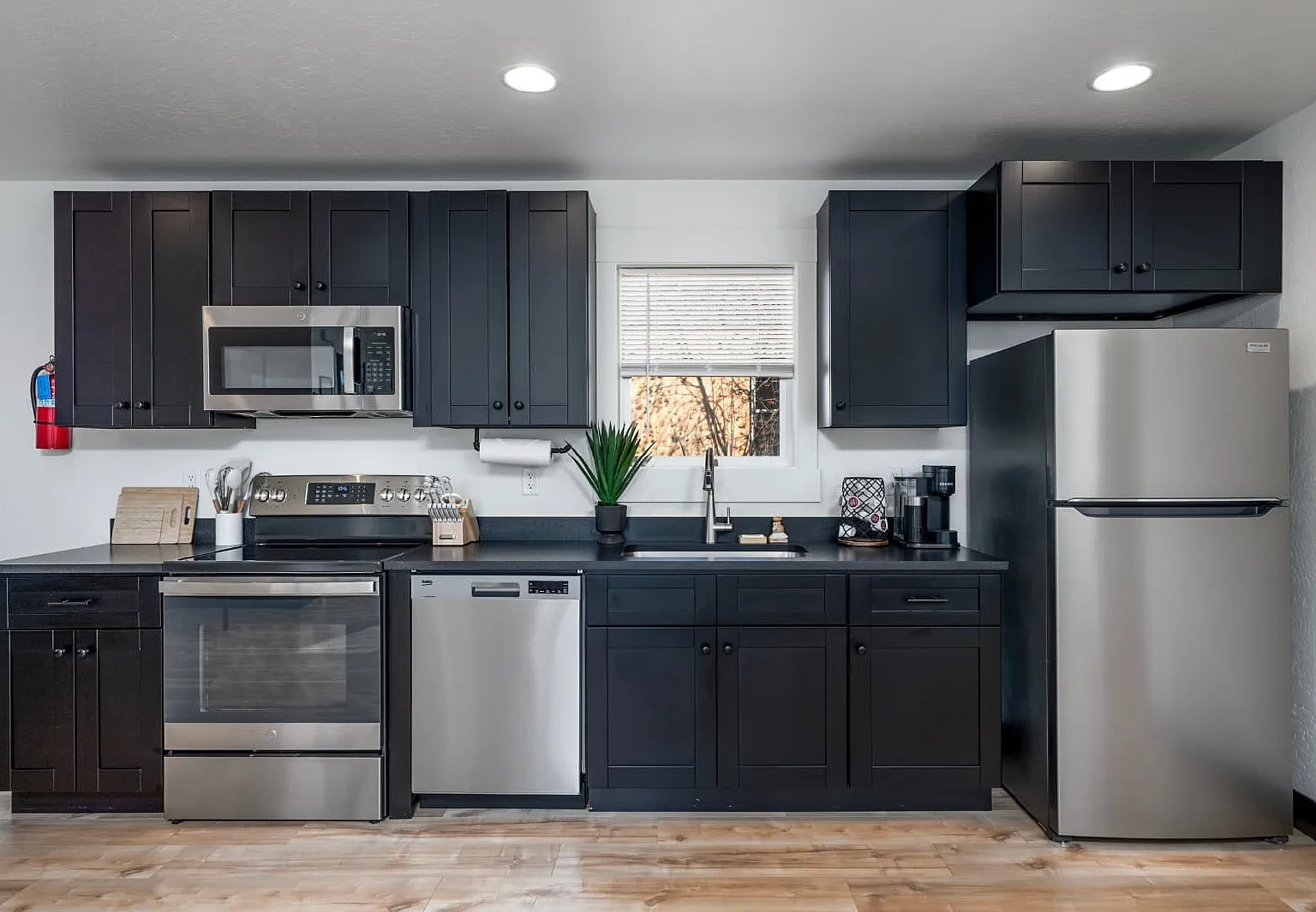 2 bed, 2.0 bath, 930 sqft, $2,200 — Photo 3
