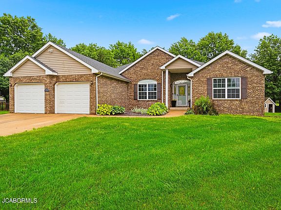 3rd image of 202 Collins Ct