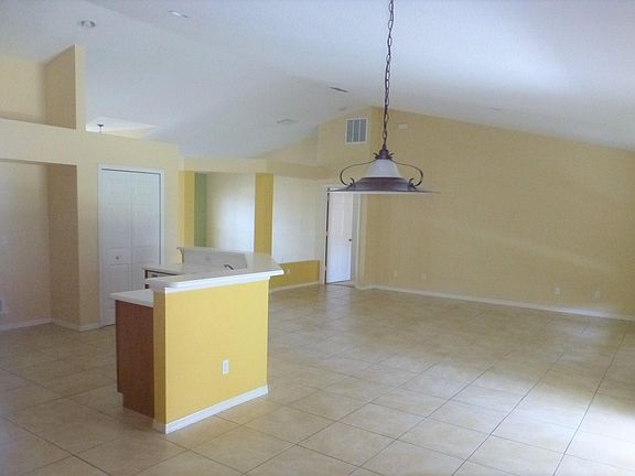 5th image of 1371 SE Ladner St