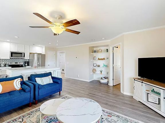 5th image of 217 Clubhouse Rd #302