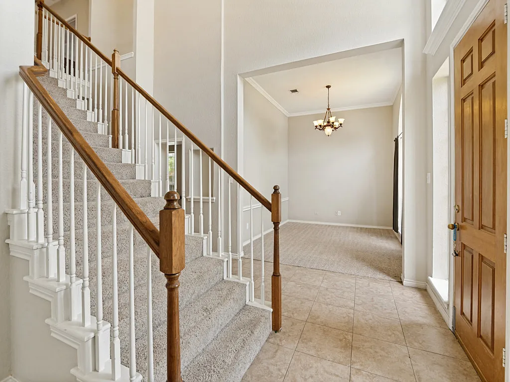 4 bed, 2353 sqft, $2,995 — Photo 3