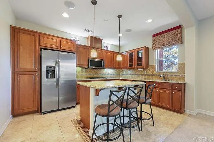 3 bed, 3.5 bath, 1560 sqft, $3,700 — Photo 3