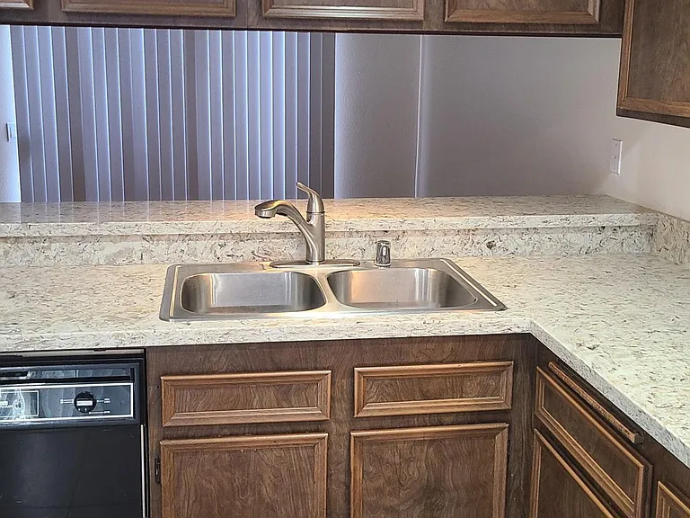 140 E El Norte Pkwy — Photo 7
