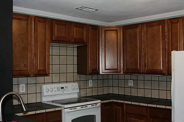 1st image of 810 S Jefferson Dr
