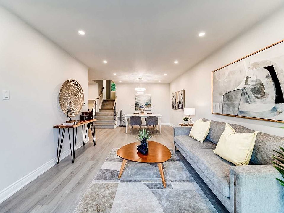1st image of 118 Copperwood Sq