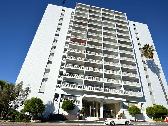 3rd image of 999 N Doheny Dr APT 1108