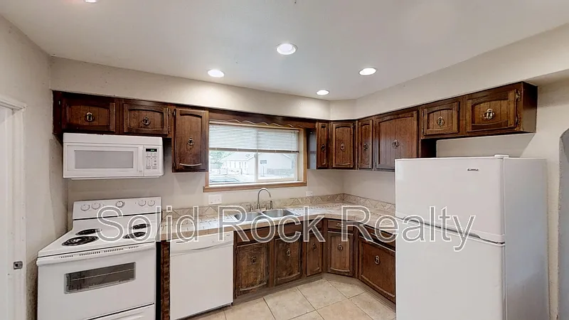 4 bed, 2.0 bath, 1125 sqft, $1,650 — Photo 2