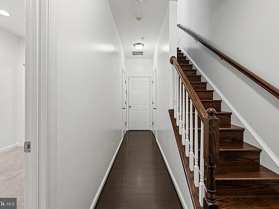 5th image of 3611 Grant Pl NE