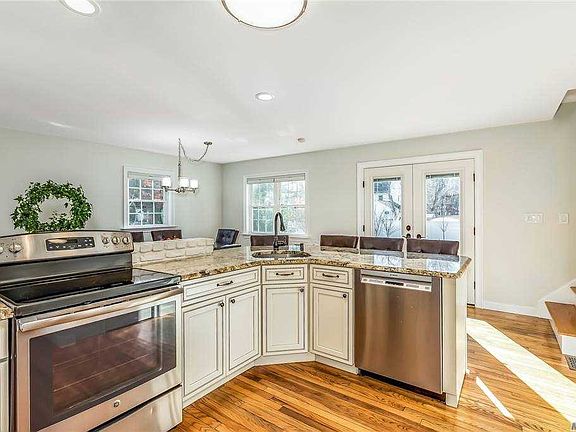 5th image of 18 Quintuck Ln