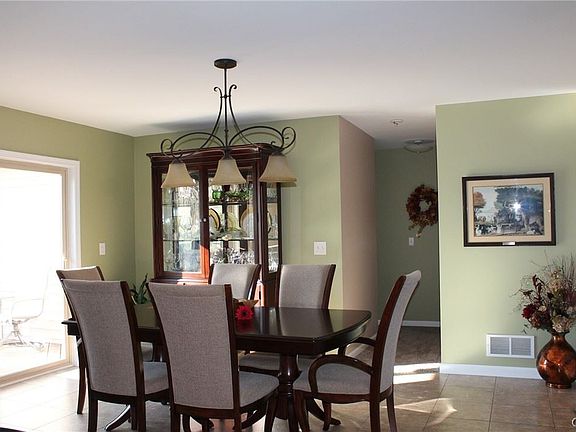 5th image of 37 Rosewood Cir