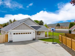 221 Clover Pl, Moxee, WA 98936
