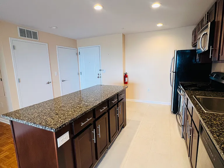110 Somerset St #2103 — Photo 9