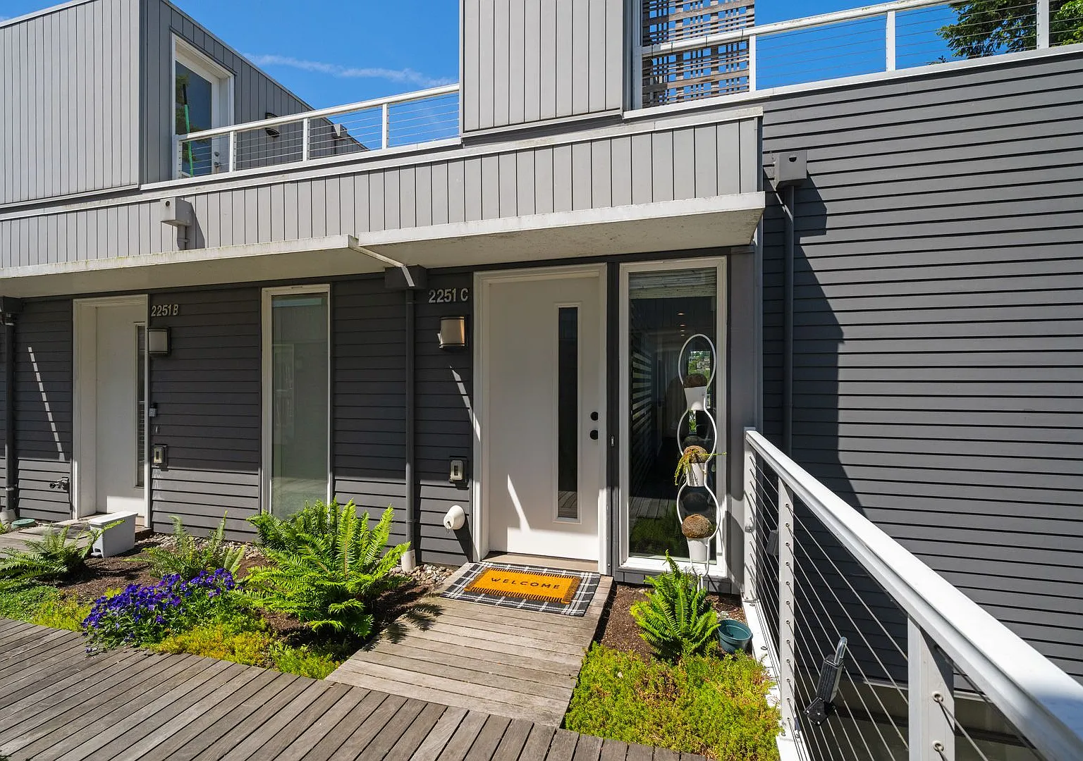 3-Bedroom Townhome with Views & Rooftop Deck in Interbay — Photo 3
