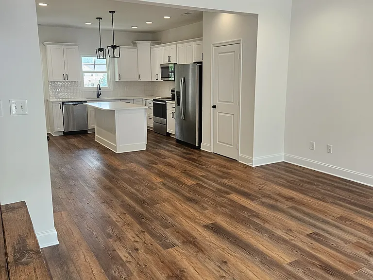 110 Aaron Pl #1-606 — Photo 2