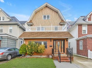 4237 165th St, Flushing, NY 11358