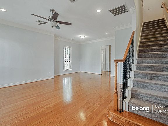 3rd image of 9134 Lakes At 610 Dr
