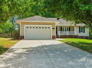 185 Hunters Point Dr, Rockwell, NC 28138