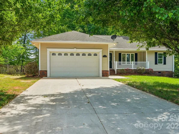 185 Hunters Point Dr, Rockwell, NC 28138