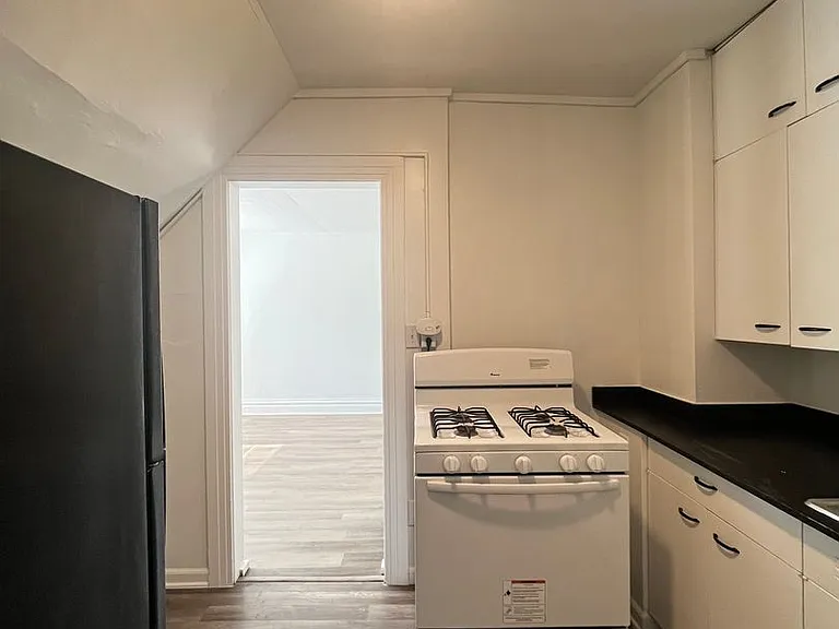 2816 Cottage Grove Ave — Photo 9
