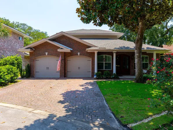 16 Plantation Oaks Dr, Mary Esther, FL 32569